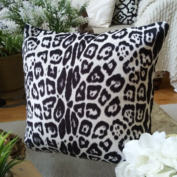 Boutique Other - ELEGANT Leopard PRINT VELVET Accent Pillow